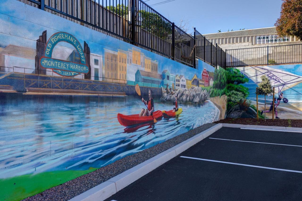Hampton Inn & Suites Marina Bagian luar foto