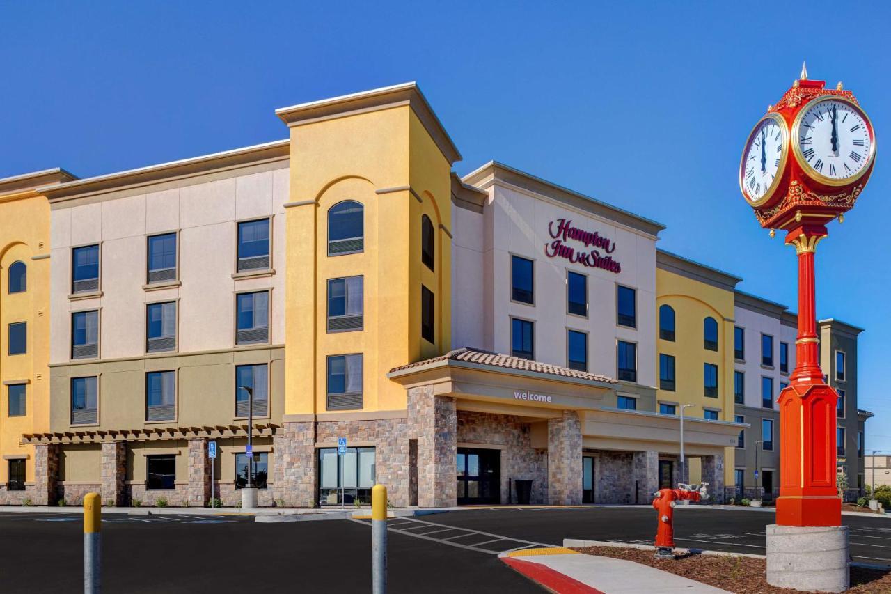 Hampton Inn & Suites Marina Bagian luar foto