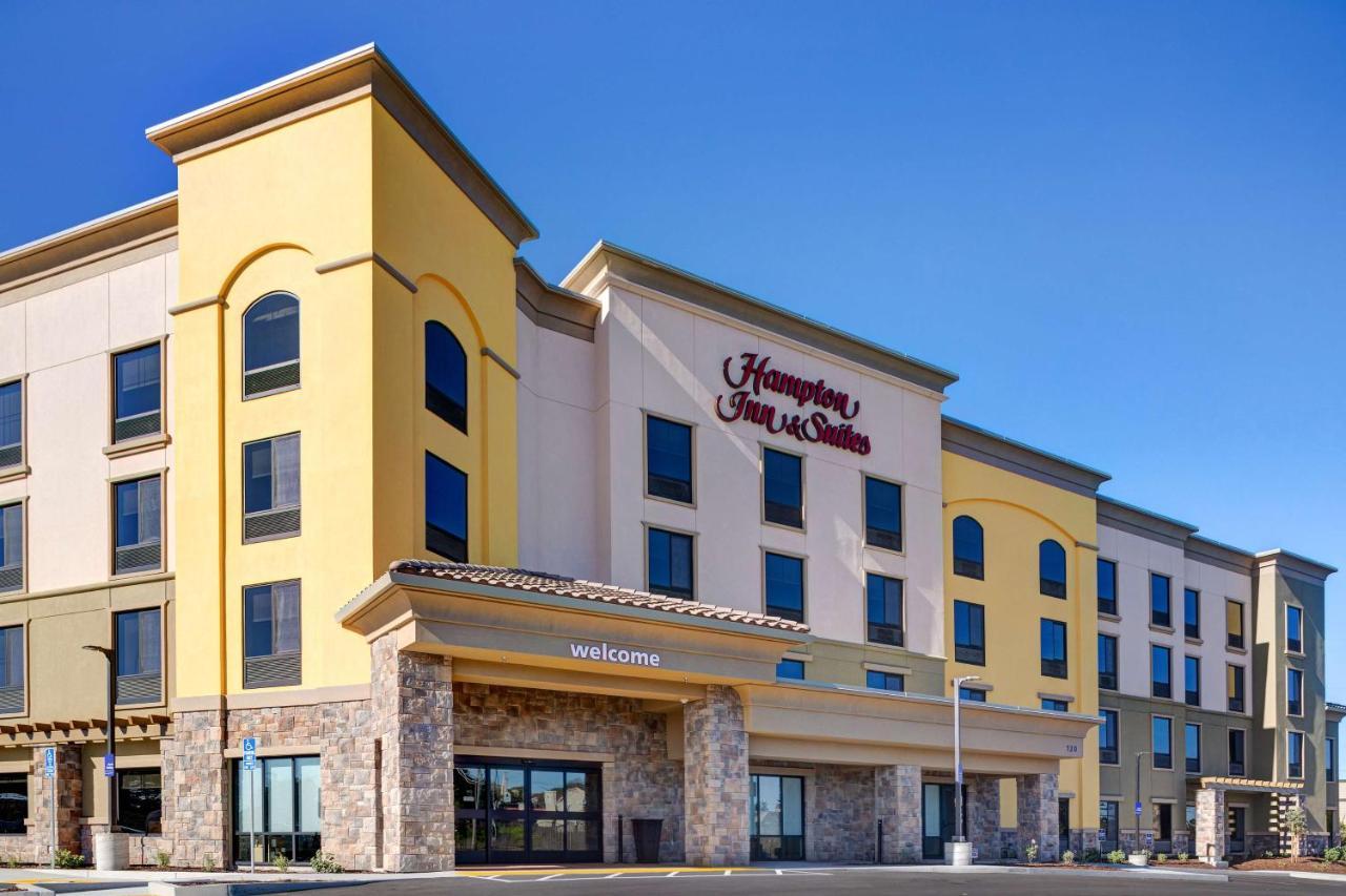 Hampton Inn & Suites Marina Bagian luar foto