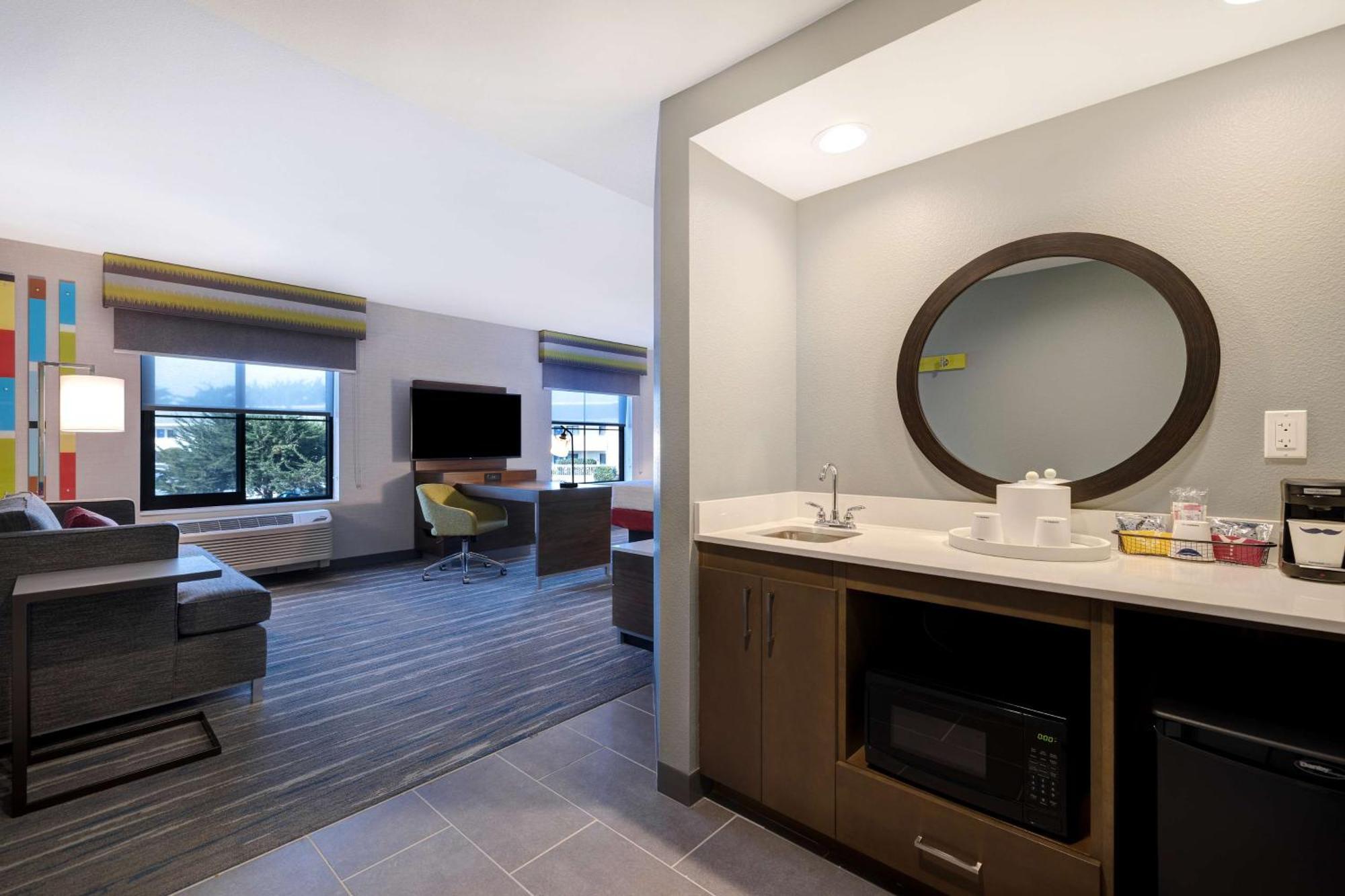 Hampton Inn & Suites Marina Bagian luar foto