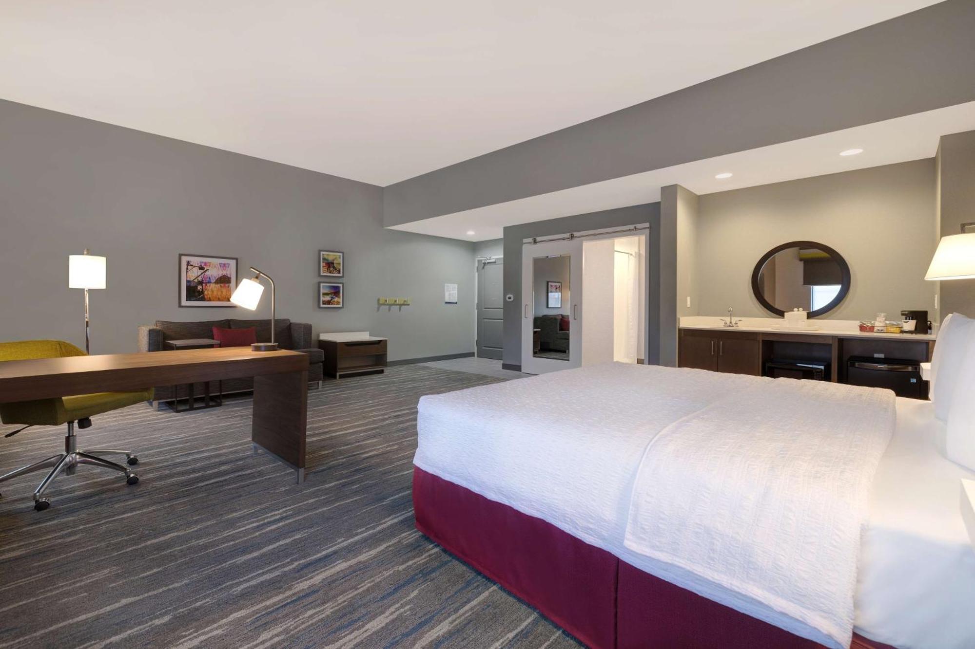 Hampton Inn & Suites Marina Bagian luar foto