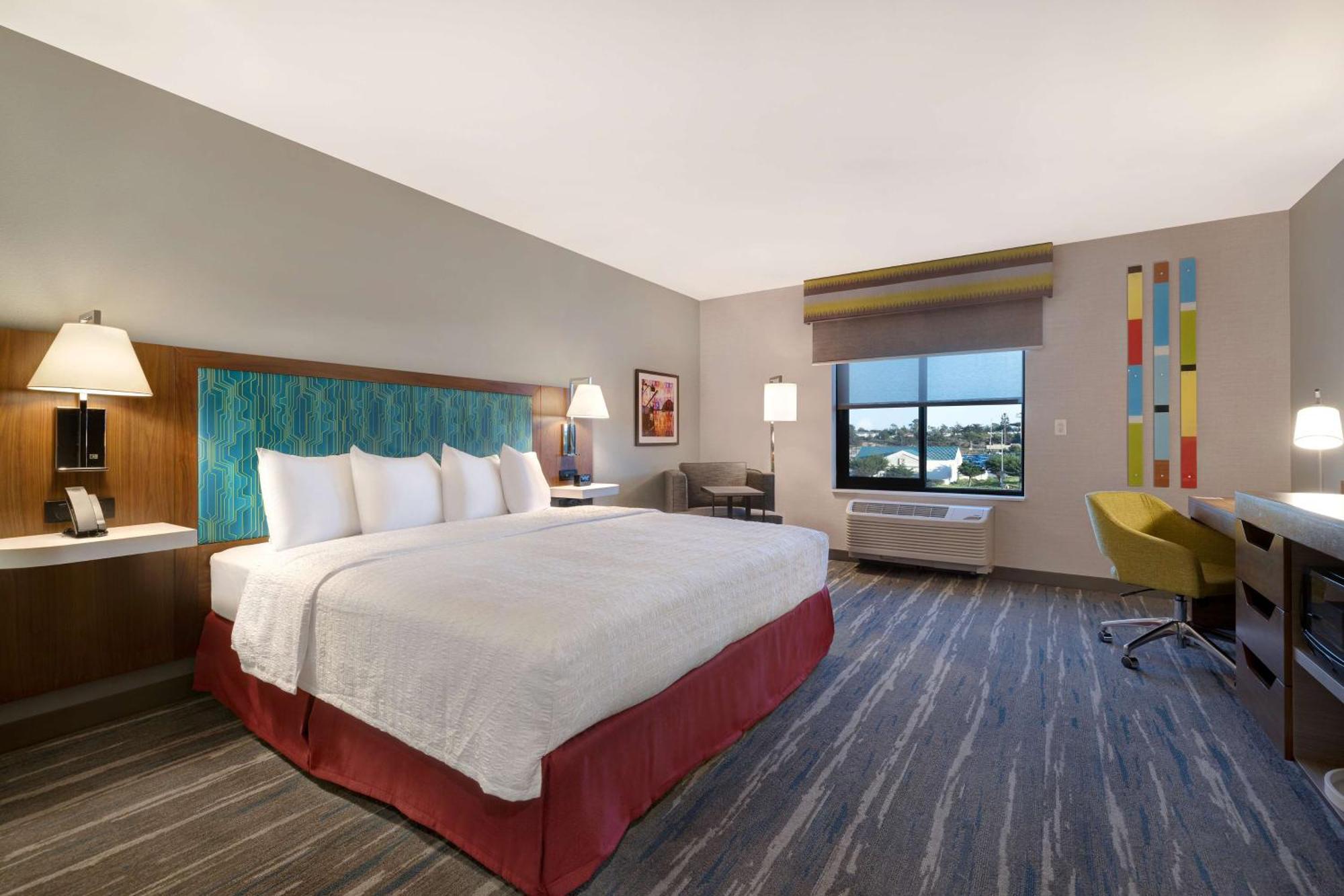 Hampton Inn & Suites Marina Bagian luar foto