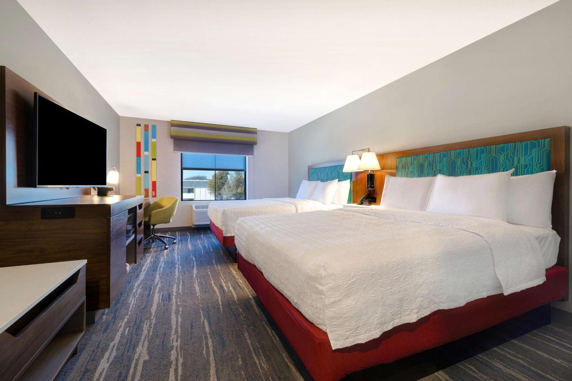 Hampton Inn & Suites Marina Bagian luar foto