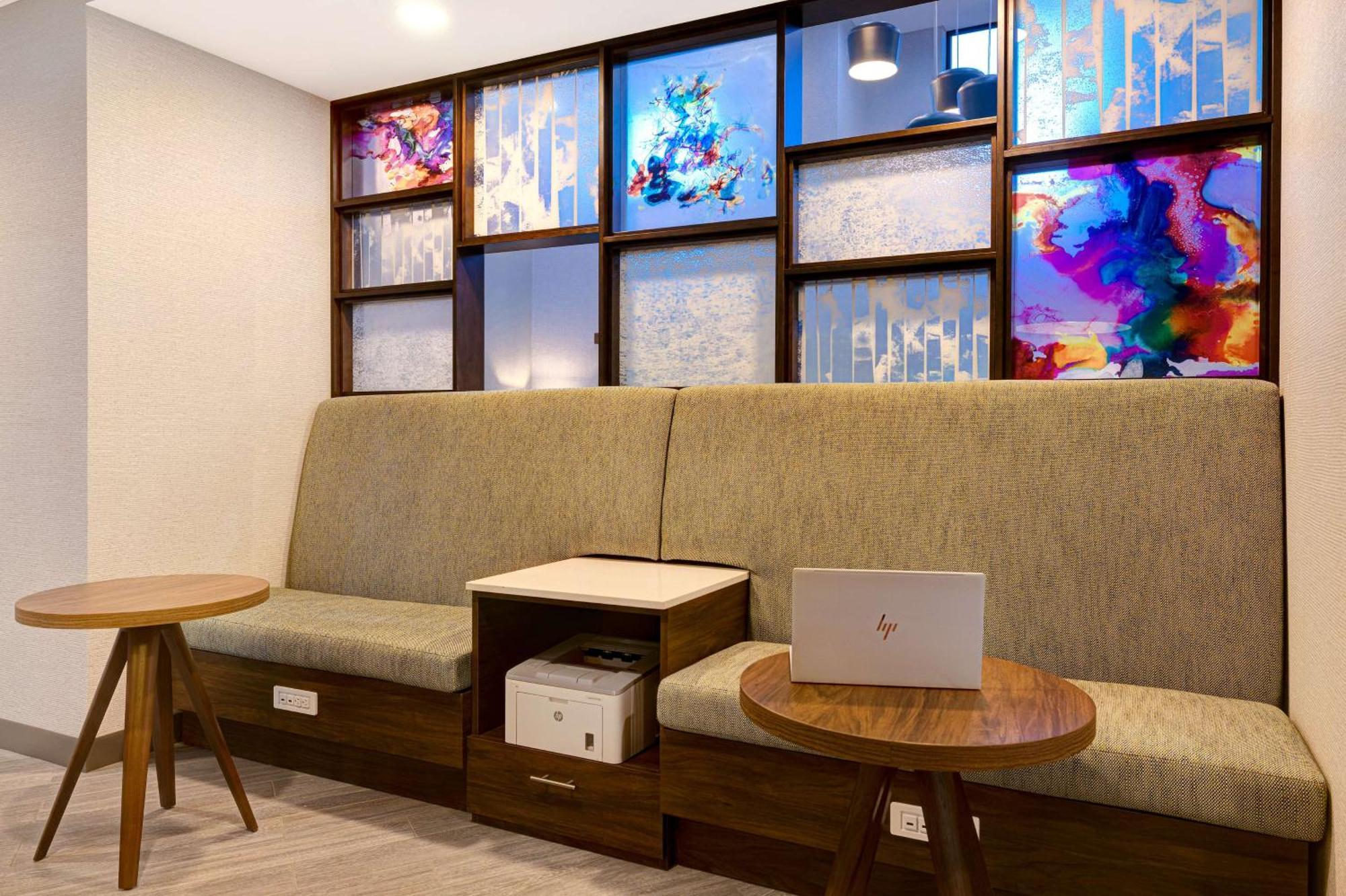 Hampton Inn & Suites Marina Bagian luar foto