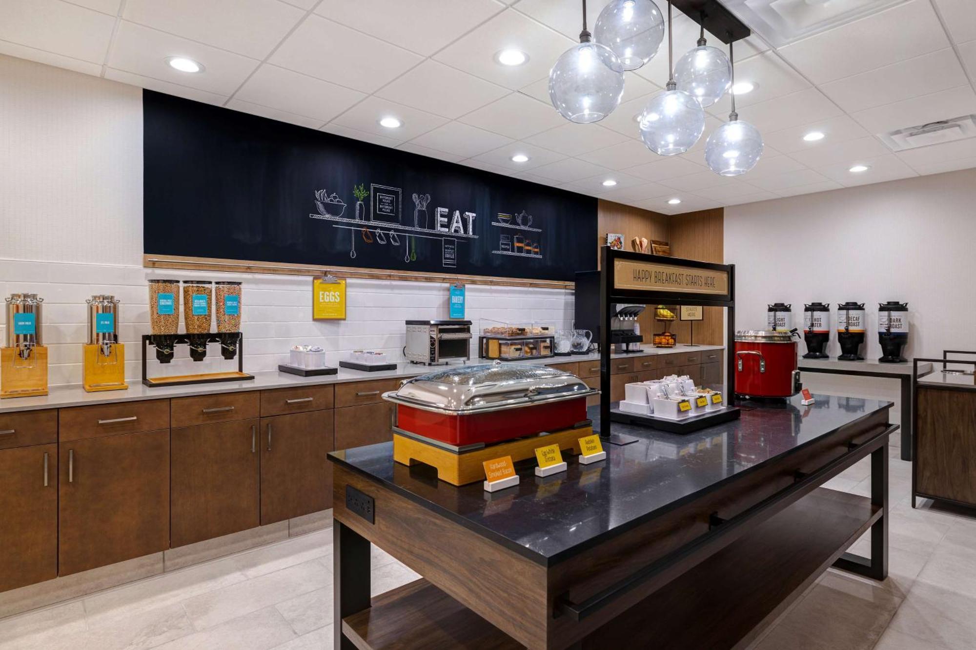 Hampton Inn & Suites Marina Bagian luar foto